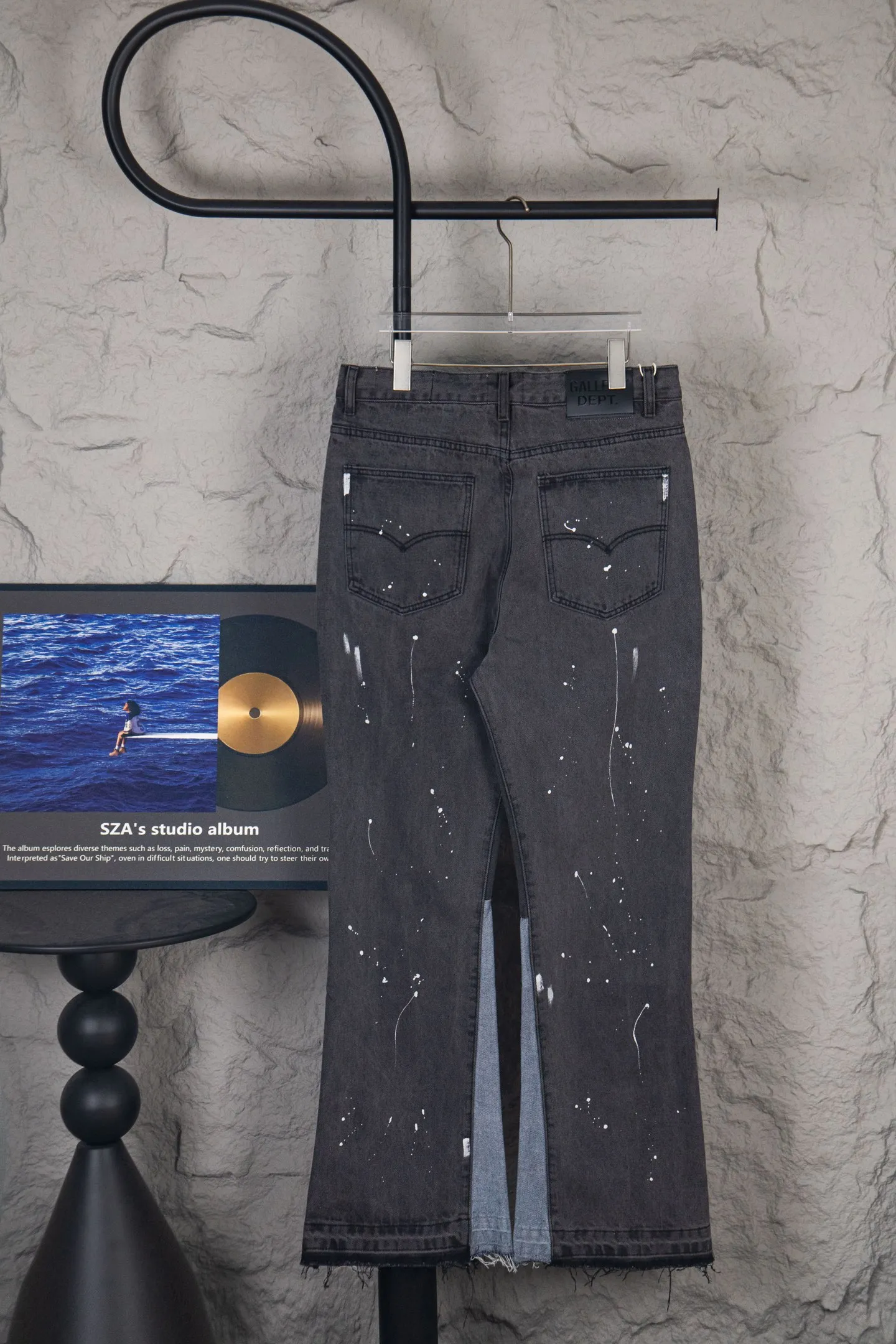 Style number: M401 P250 GALLERY DEPT. Spliced ​​ink splash denim print logo bell bottoms washed jeans Color: black blue Code number: 28 30 32 34